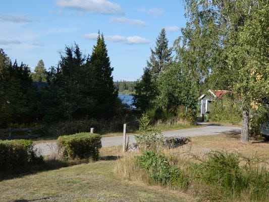 Nyrenoverad stuga i Saleboda med utsikt över sjön - Bild 7