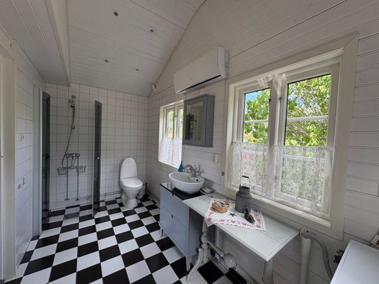 Charmigt skärgårdshus – egen brygga & badplats - Bild 37