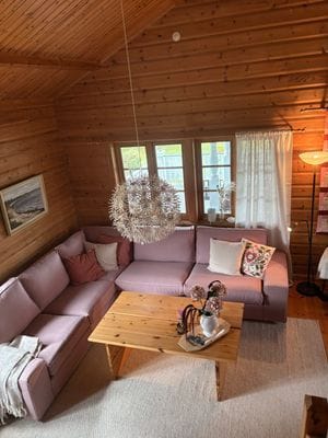 Klassiskt och charmigt timmerhus nära havet. - Bild 4