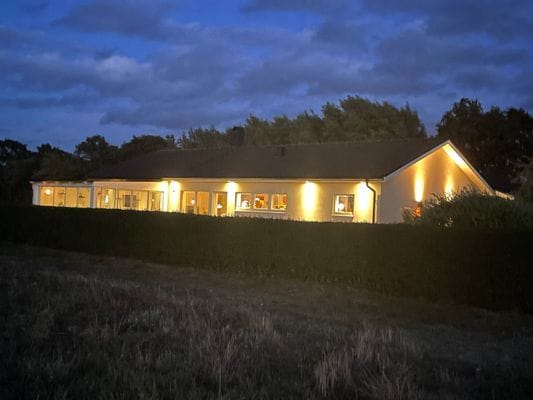 Lantligt modernt hus på Kullahalvön