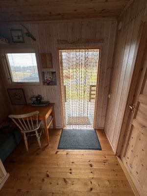 Typical Swedish cottage with stuga overlook a lake - Bild 24