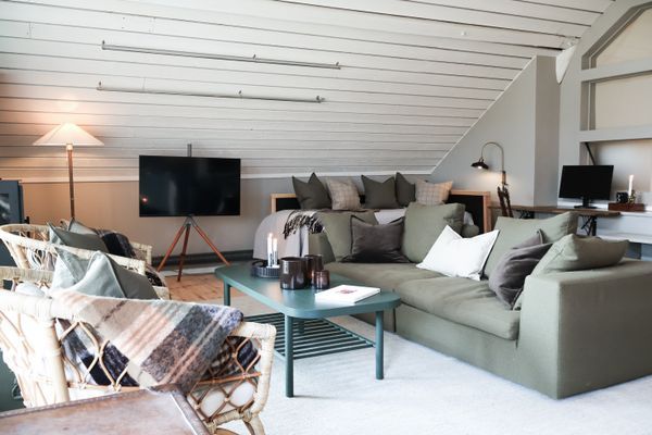 Jägarbostaden – ljus lägenhet med terrass & utsikt