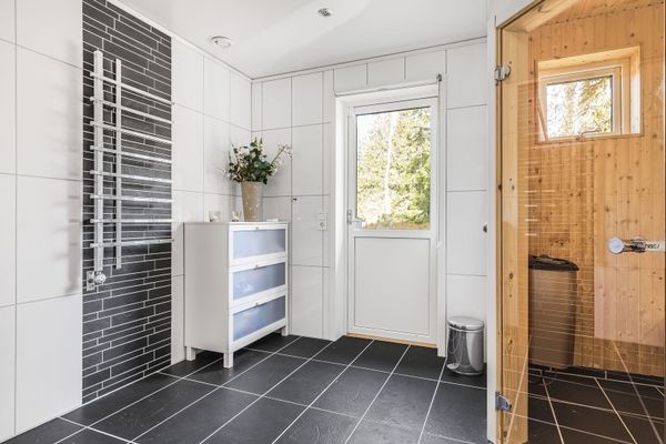 Rymlig fjällstuga i högt soligt läge - Bild 7