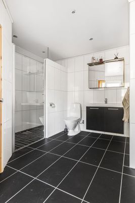 Rymlig fjällstuga i högt soligt läge - Bild 8