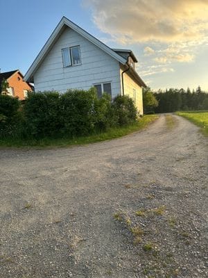 Naturnära boende nära Isaberg och sjö. - Bild 15