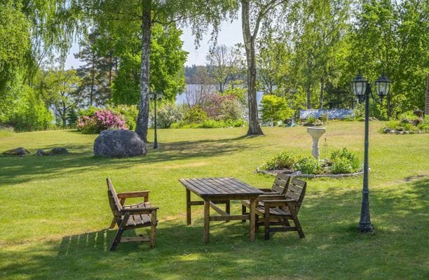 Sommaridyll på Adelsö: modern stuga nära Mälaren - Bild 4