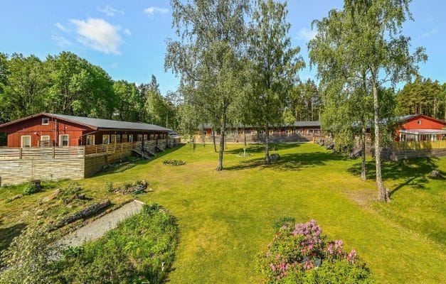 Sommaridyll på Adelsö: modern stuga nära Mälaren - Bild 6