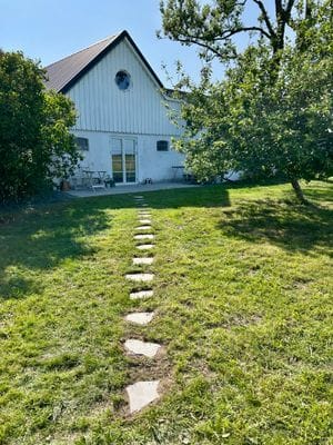 Studio m etage fritt läge i charmig Skånegård - Bild 15