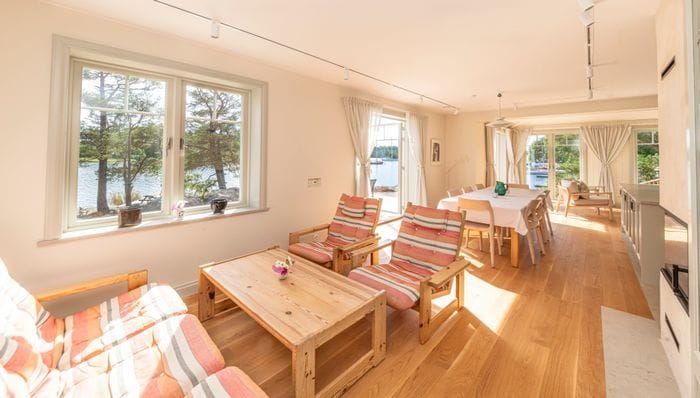 Nybyggt skärgårdshus, privat brygga och sandstrand - Bild 14