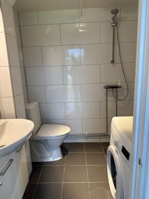 Naturnära boende nära Isaberg och sjö. - Bild 5