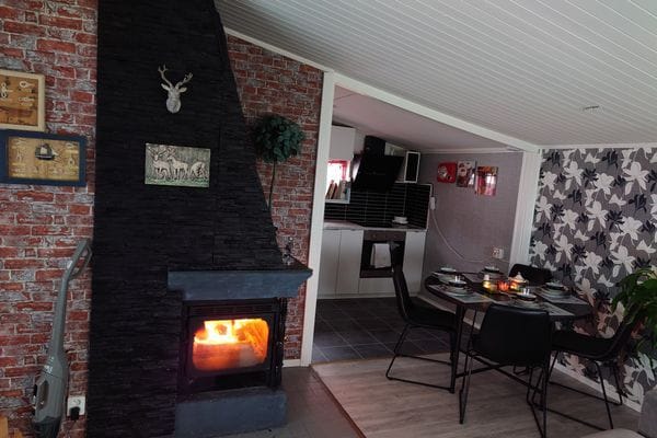 Charmig villa med sjöutsikt över Anten – Gräfsnäs - Bild 3