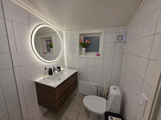 Charmig villa med sjöutsikt över Anten – Gräfsnäs - Bild 13