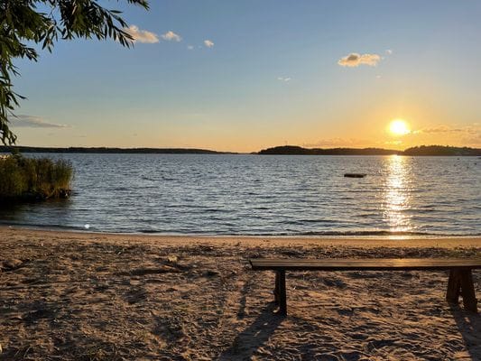 Idyllisk stuga på Värmdö nära sandstrand - Bild 2