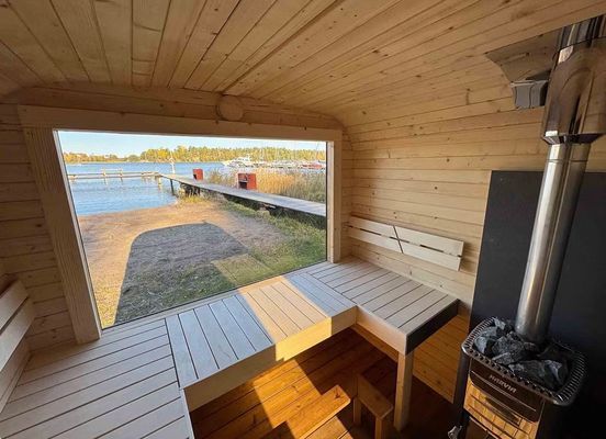 Vy från insidan av bastun. OBS! utsikten är från en annan plats.