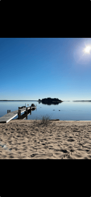 Fridfullt boende med strandtomt