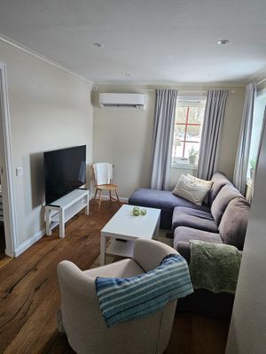 Modern stuga i lantlig miljö med härlig kvällssol - Bild 8