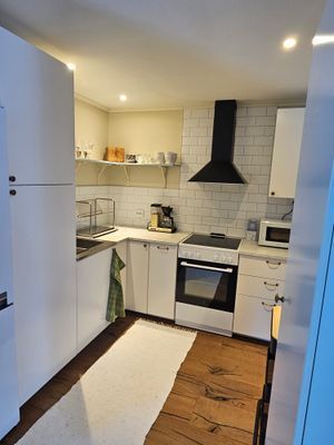 Modern stuga i lantlig miljö med härlig kvällssol - Bild 13