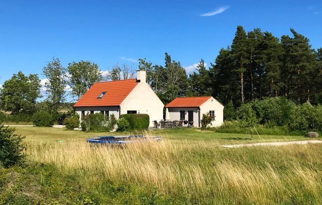 Gotlandshus uthyres i Västergarn, nära bad och gol