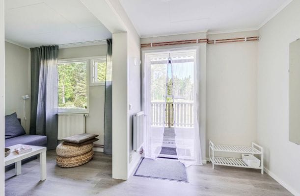 Sommaridyll på Adelsö: modern stuga nära Mälaren - Bild 7
