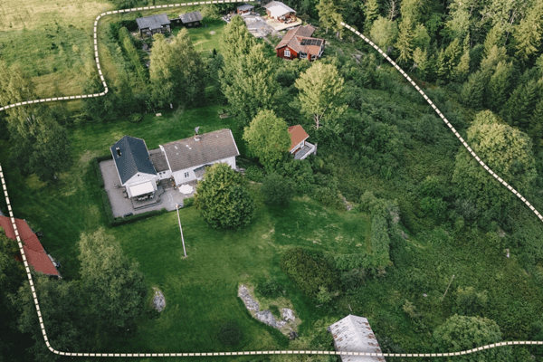 Lantlig pärla med bastu, spabad och naturnära läge