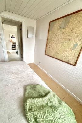 Mysigt hus i kyrkby nära Vänern - Bild 32