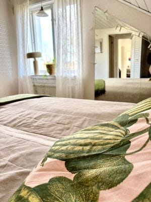 Mysigt hus i kyrkby nära Vänern - Bild 29