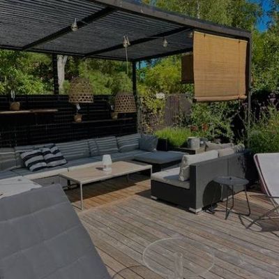 Poolpergola med sol hela dagen.