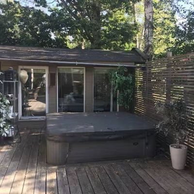Spabad intill huset, uppvärmt.