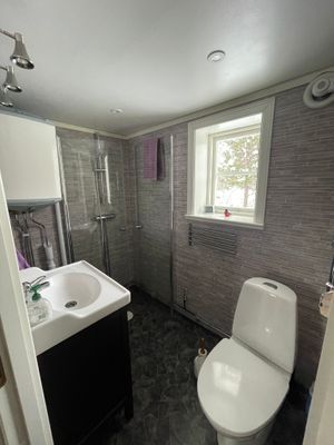 Badrum med dusch och golvvärme