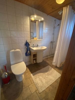 Del i charmigt gårdshus intill Östersjön - Bild 8