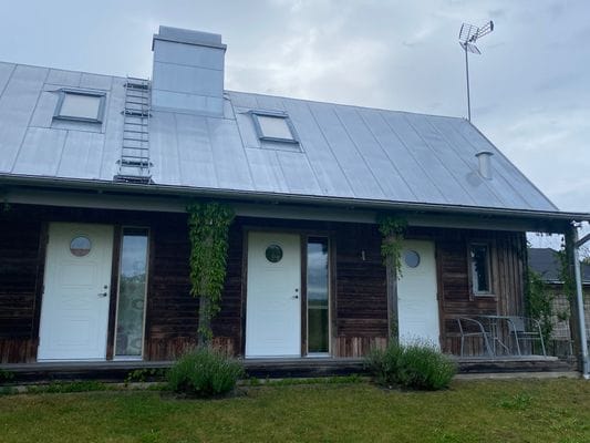 Del i charmigt gårdshus intill Östersjön - Bild 3