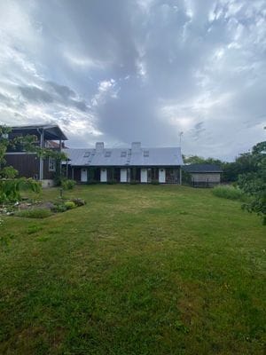 Del i charmigt gårdshus intill Östersjön - Bild 4