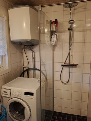 Duschrum med tvättmaskin