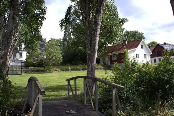 Parkmiljö utanför kvarnhuset