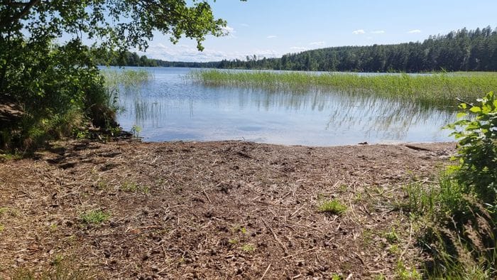 Rum med 2 bäddar mitt i skogen. - Bild 7