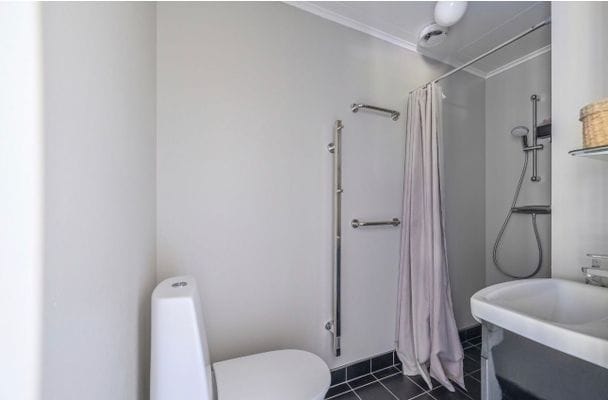 Sommaridyll på Adelsö: modern stuga nära Mälaren - Bild 16