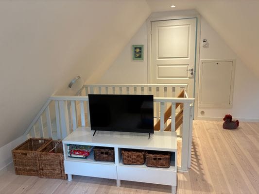 Nyinrett gårdshus i Hamra - nära hav och natur - Bild 11