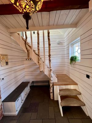 Gårdshus på hästgård i idyllisk miljö - Bild 12