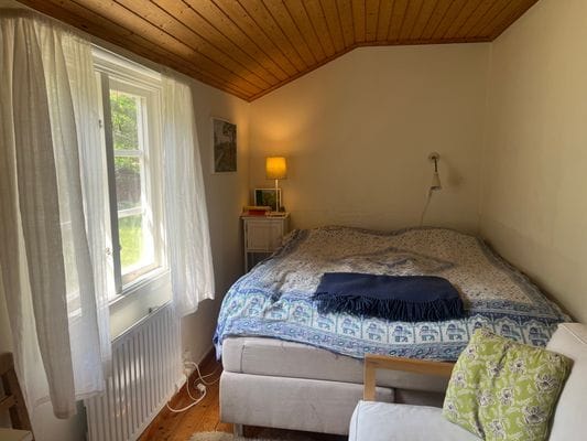 Charmigt sommarhus i Stora Rör – stor naturtomt - Bild 11
