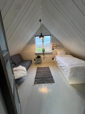 Gårdshus på hästgård i idyllisk miljö - Bild 17