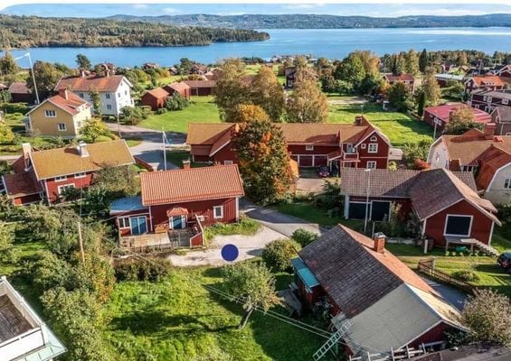 Enkel stuga med bullerby-känsla. Dalarna miniatyr