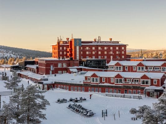 Etagelägenhet med balkong mot backarna/fjället
