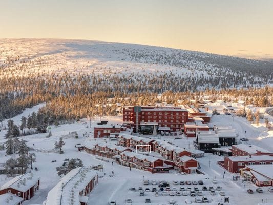 Etagelägenhet med balkong mot backarna/fjället - Bild 6