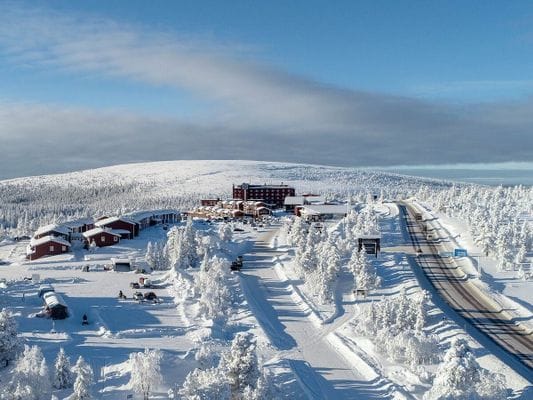 Etagelägenhet med balkong mot backarna/fjället - Bild 9