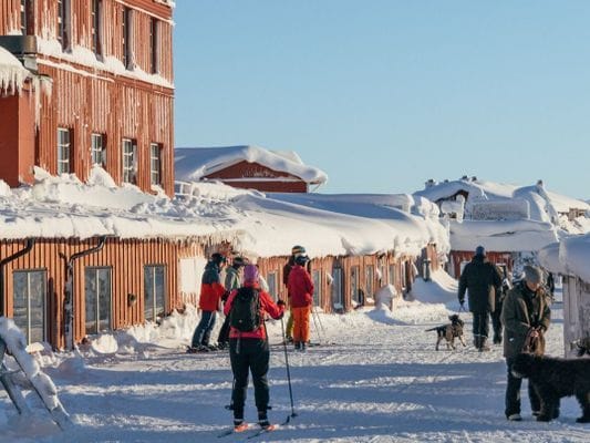 Etagelägenhet med balkong mot backarna/fjället - Bild 5