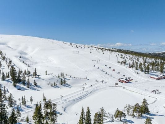 Etagelägenhet med balkong mot backarna/fjället - Bild 31