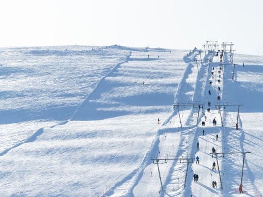Etagelägenhet med balkong mot backarna/fjället - Bild 32