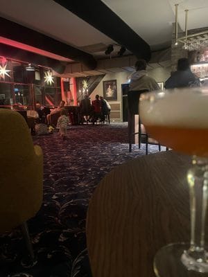 Etagelägenhet med balkong mot backarna/fjället - Bild 35