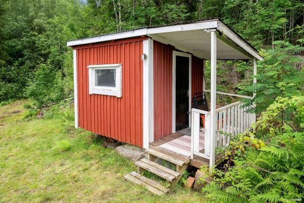 Avskild stuga vid sjön – off-grid med egen strand - Bild 12