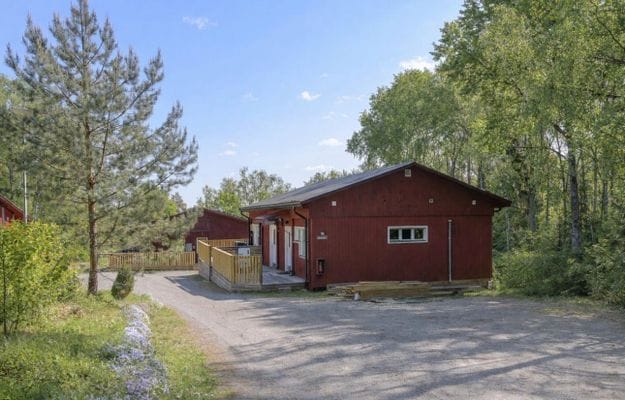 Sommaridyll på Adelsö: modern stuga nära Mälaren - Bild 26